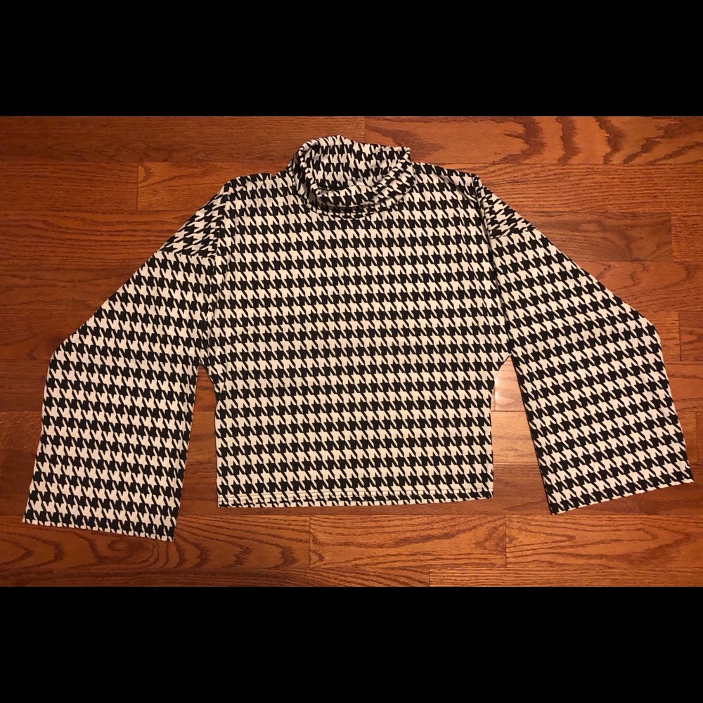 Long-sleeve, Checkered Turtle-Neck